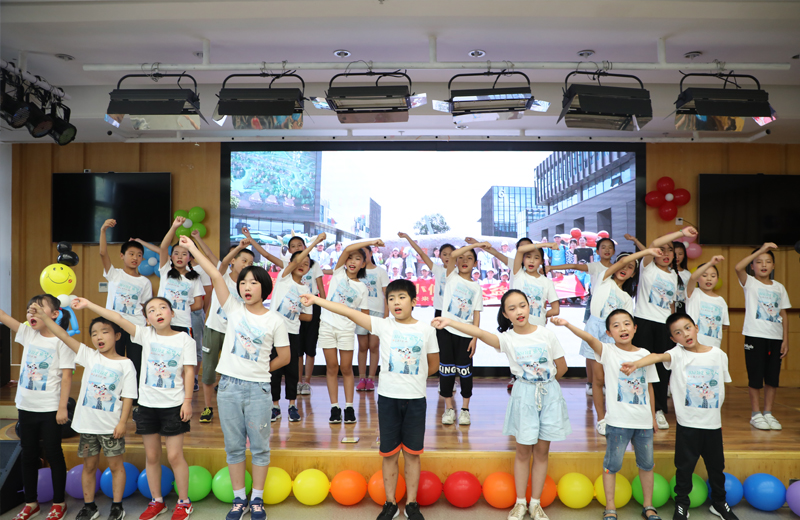 2019年8月17日，中天二建“我們都是追夢人”小候鳥公益夏令營圓滿落幕。