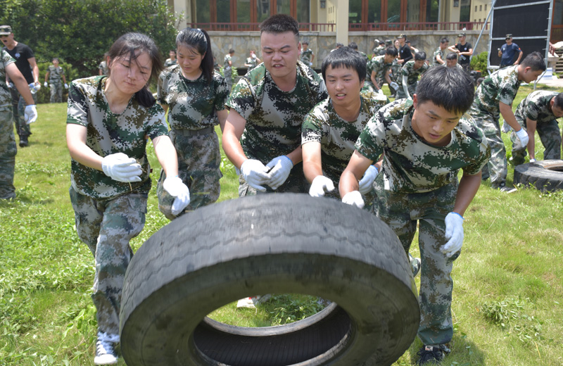 2019年中天城軌應(yīng)屆畢業(yè)生入職培訓(xùn)，通過拓展團建，加強了新員工的凝聚力與向心力。