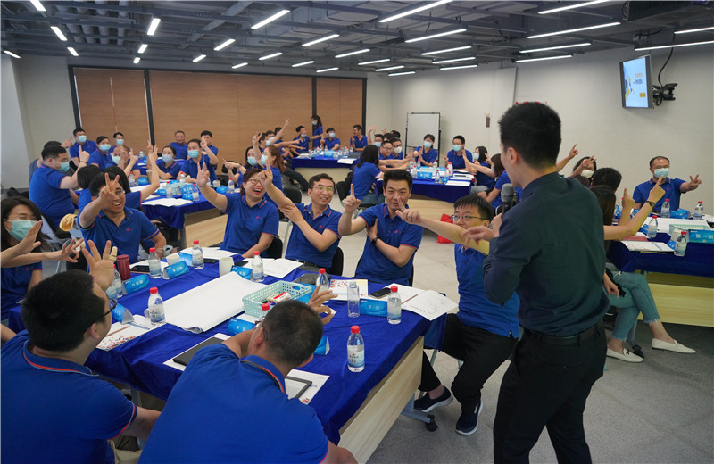 2021年8月7日，中怡設(shè)計(jì)召開“轉(zhuǎn)變角色，帶好團(tuán)隊(duì)”2021年夏季主管骨干管理培訓(xùn)。