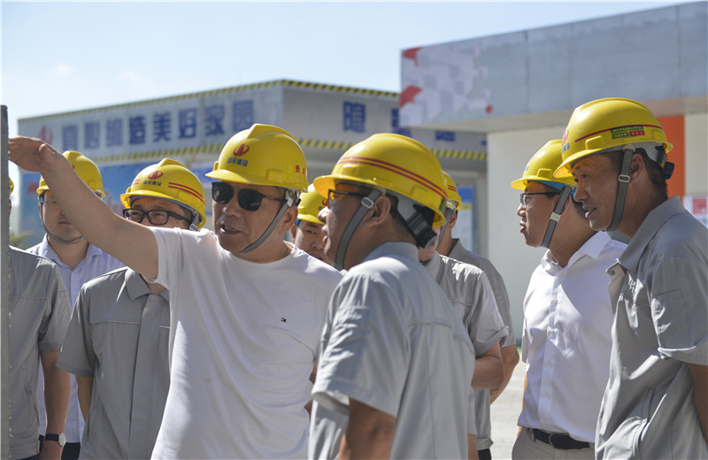 2021年8月31日，控股集團(tuán)董事長樓永良率隊(duì)前往中天三建承建的住建部智能建造試點(diǎn)項(xiàng)目-上海嘉定新城菊園社區(qū)項(xiàng)目了解SPCS體系。