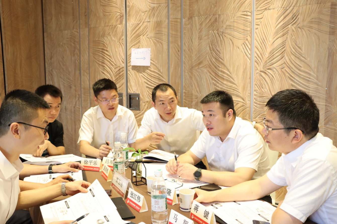 2021年6月25日-26日，中天二建組織開展了2021年中高層主管執(zhí)行力培訓(xùn)。本次培訓(xùn)特邀清華、北大、上海交大總裁班講師，中國企業(yè)家協(xié)會特聘高級講師許晉老師進(jìn)行授課。