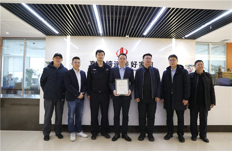 2023年1月11日，天津市南開(kāi)區(qū)工商聯(lián)、區(qū)團(tuán)委主要領(lǐng)導(dǎo)到天津公司走訪調(diào)研，向公司頒發(fā)“天津市民營(yíng)企業(yè)銷售收入一百?gòu)?qiáng)”獎(jiǎng)牌。