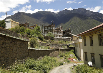 中天資助雅江縣木絨鄉(xiāng)