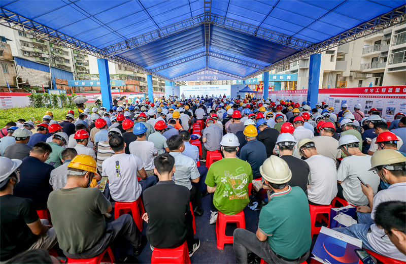 2024年6月15日，2024 年南寧市房屋市政工“安全生產(chǎn)月”啟動(dòng)儀式、應(yīng)急演練暨現(xiàn)場(chǎng)安全標(biāo)準(zhǔn)化觀摩會(huì)在中天八建南寧保利錦上項(xiàng)目成功舉行。