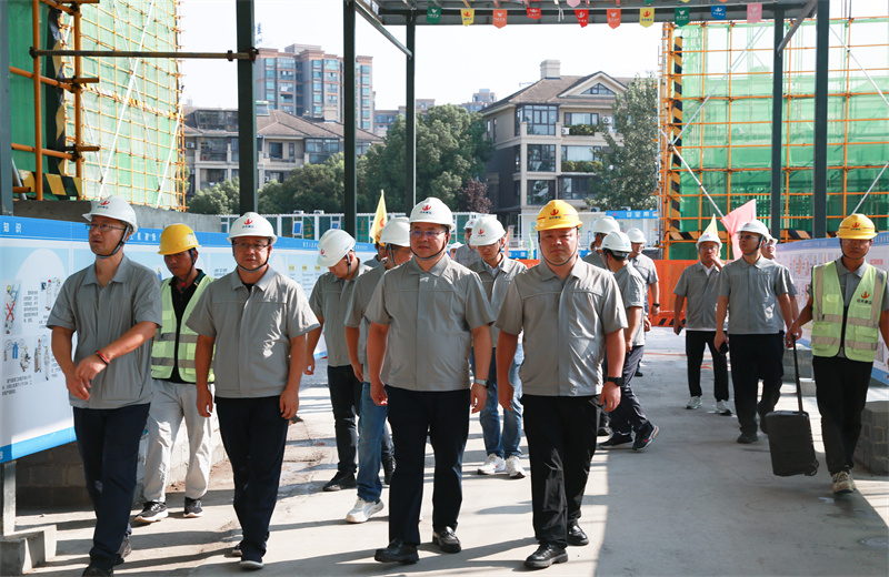 為推進(jìn)越秀地產(chǎn)客戶項(xiàng)目高質(zhì)量履約，達(dá)成“以客戶滿意度為導(dǎo)向，強(qiáng)化過程監(jiān)管，夯實(shí)工程品質(zhì)”的管理目標(biāo)，2024年8月23日，中天建設(shè)集團(tuán)在合肥組織召開2024年越秀地產(chǎn)客戶履約推進(jìn)會(huì)。