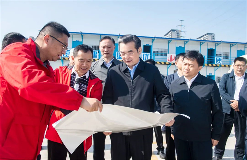 2024年10月30日，淮安市委書記史志軍帶隊視察了中天江蘇公司承建的“江蘇康乃馨高端織造和智能裝備制造一期項目”項目建設(shè)情況。