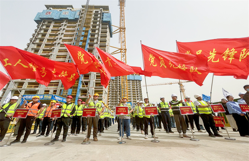 2025年4月17日，濟(jì)南市歷城區(qū)2025年重點(diǎn)工程勞動(dòng)競賽暨“三查三防”安全生產(chǎn)競賽啟動(dòng)儀式在天津公司唐冶B02地塊錦唐國風(fēng)項(xiàng)目順利舉行。